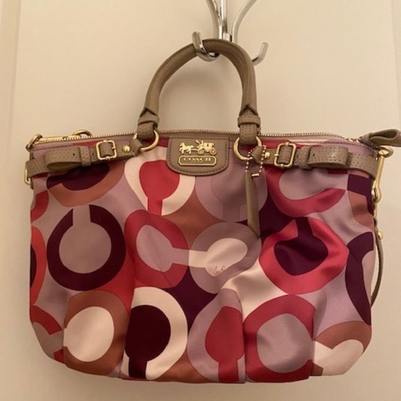 coach ashley scarf print products for sale | eBay Coach Ashley Scarf Op Art Handbag
